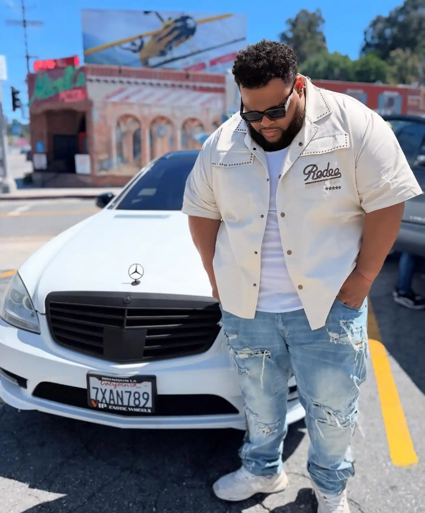 13 Best Colors for Plus Size Men to Wear That Photograph Well 7 5. Cream Button Shirt