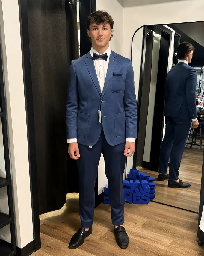 Two Shades of Blue Instead of One Matching Suit