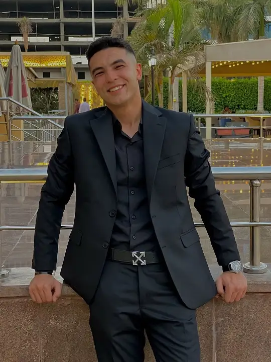 Daytime All Black With One Statement Belt
