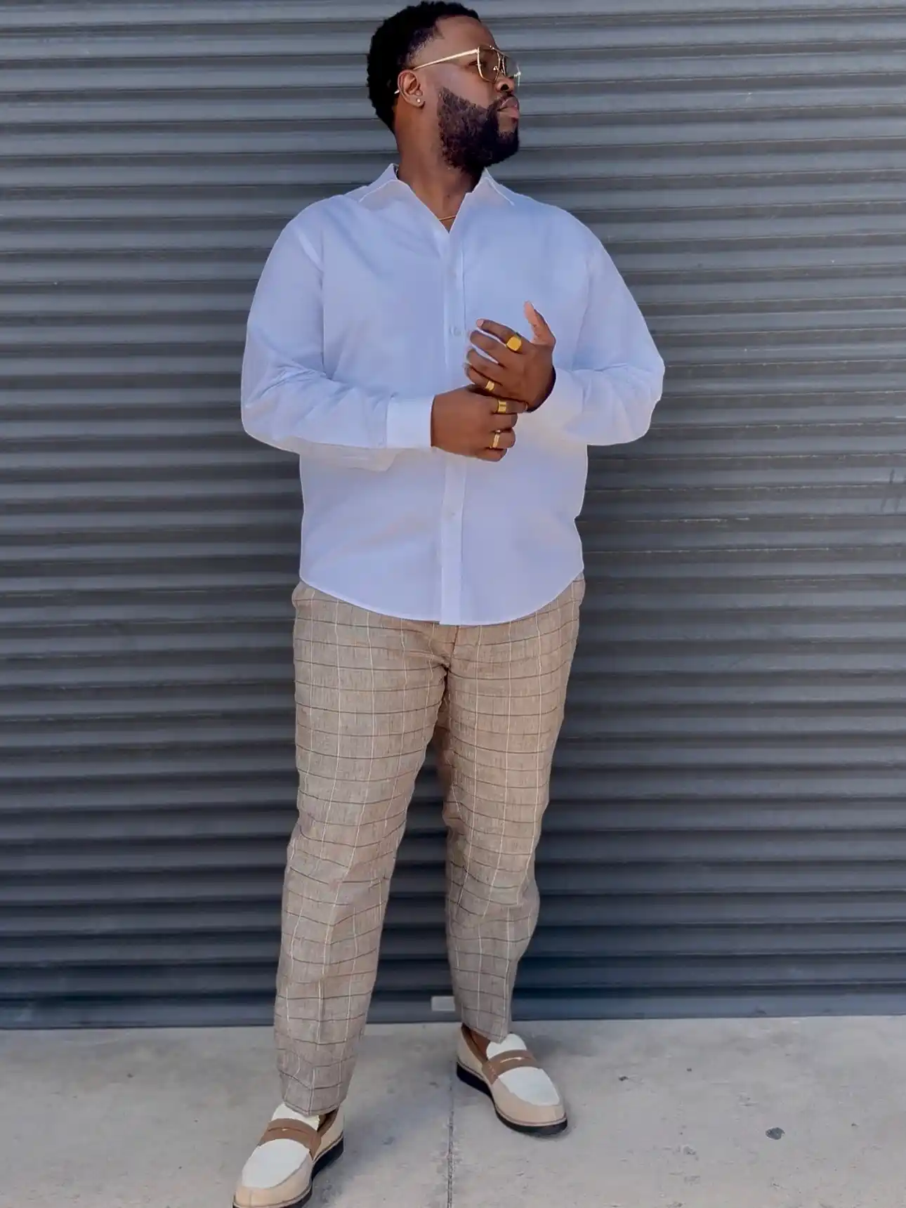 13 Dressing Tricks that Make Plus Size Men Look Slimmer 4 2. Crisp White Button Down