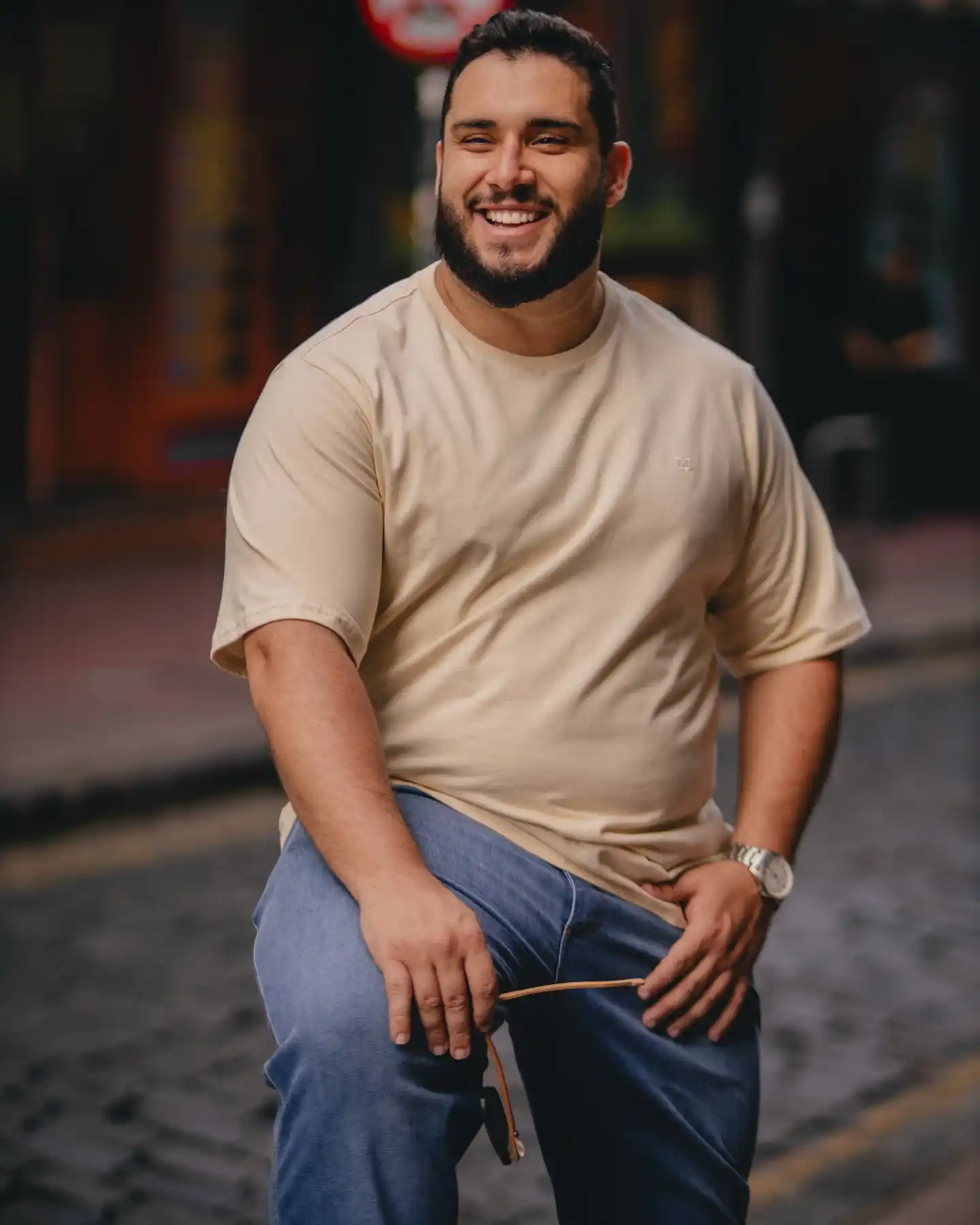 13 Best Colors for Plus Size Men to Wear That Photograph Well 5 3. Warm Beige Tee