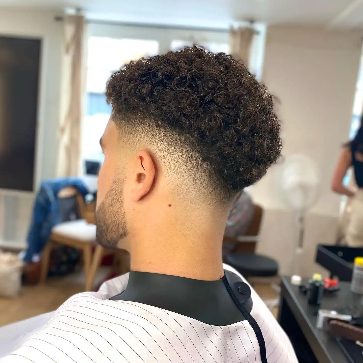 7. Volume Stacks High at the Crown, Then the Fade Cuts It Off Fast