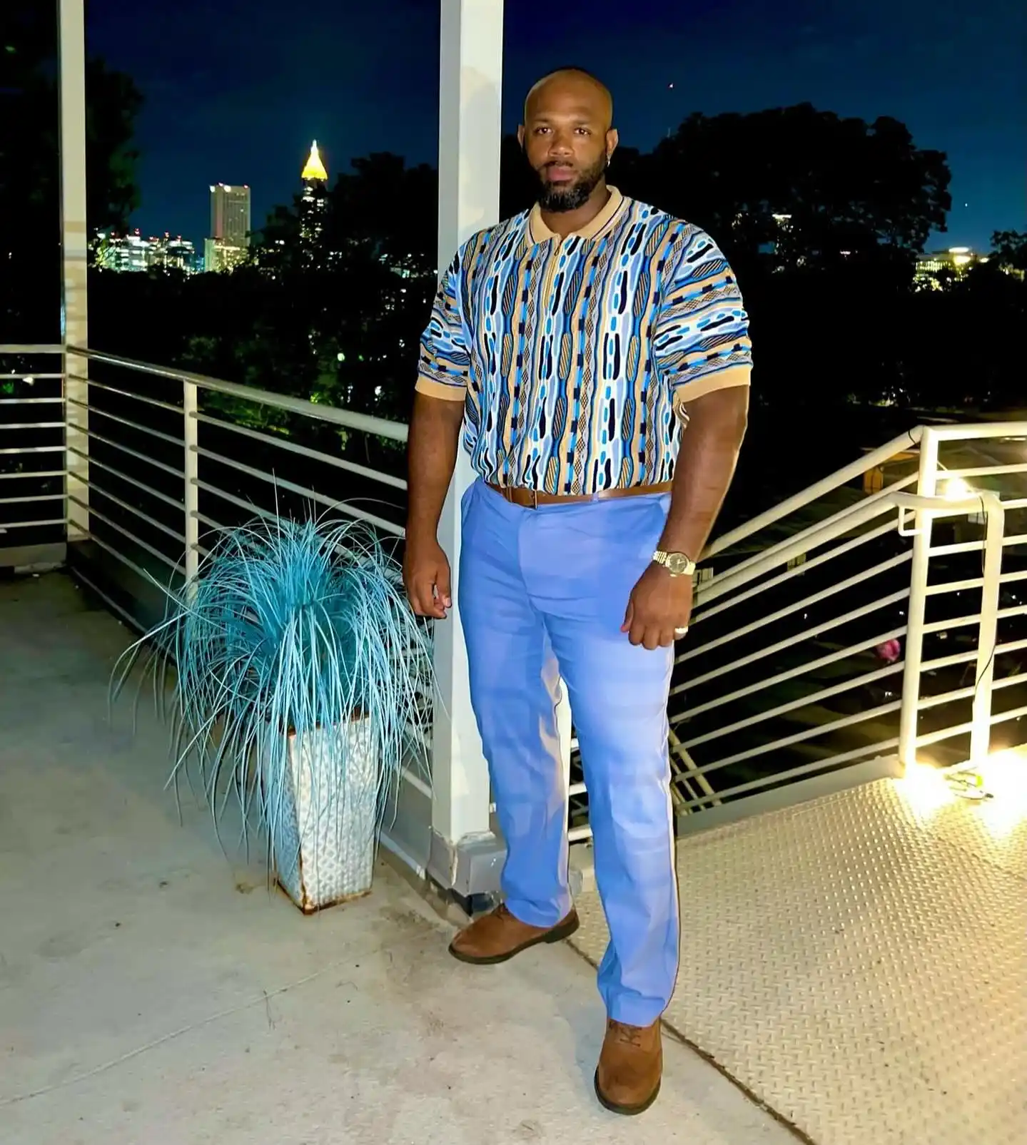 14 Streetwear Outfits for Plus Size Men Real Men Swear By 3 1. Printed Polo And Chino Combo
