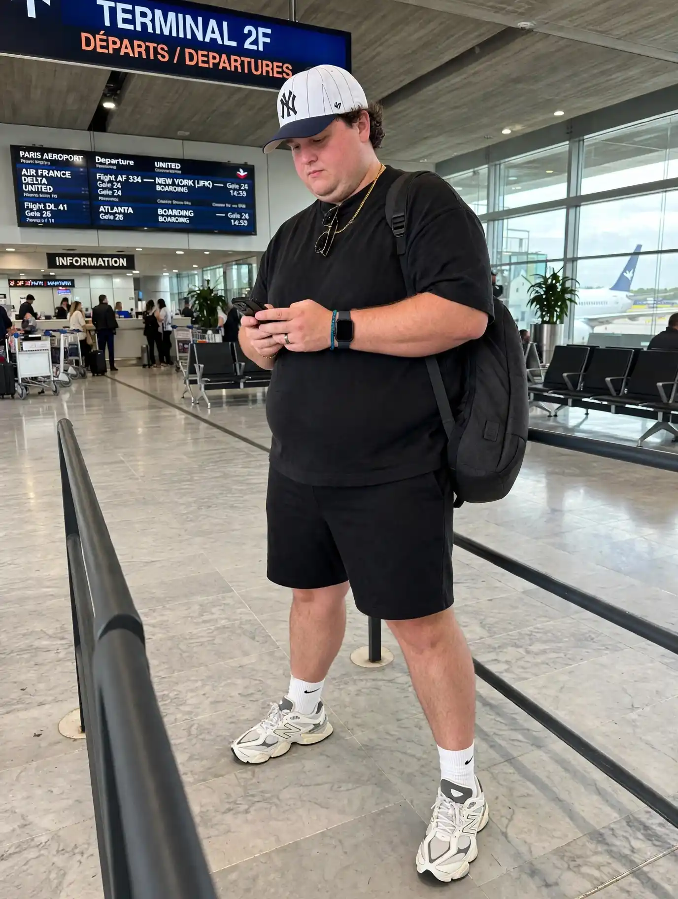 24 Travel Outfit Ideas for Plus Size Men Worth Saving Right Now 24 10. All Black Tee and Shorts Set
