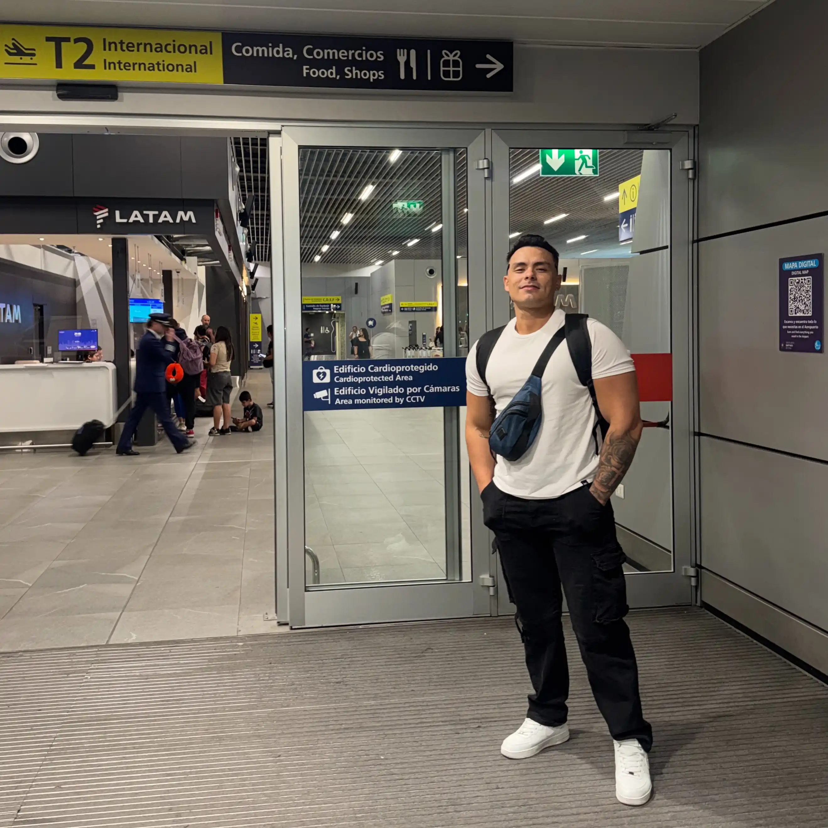 16 Airport Outfit Men Streetwear Looks for Travel Days 16 4. White Tee with Black Cargo Pants