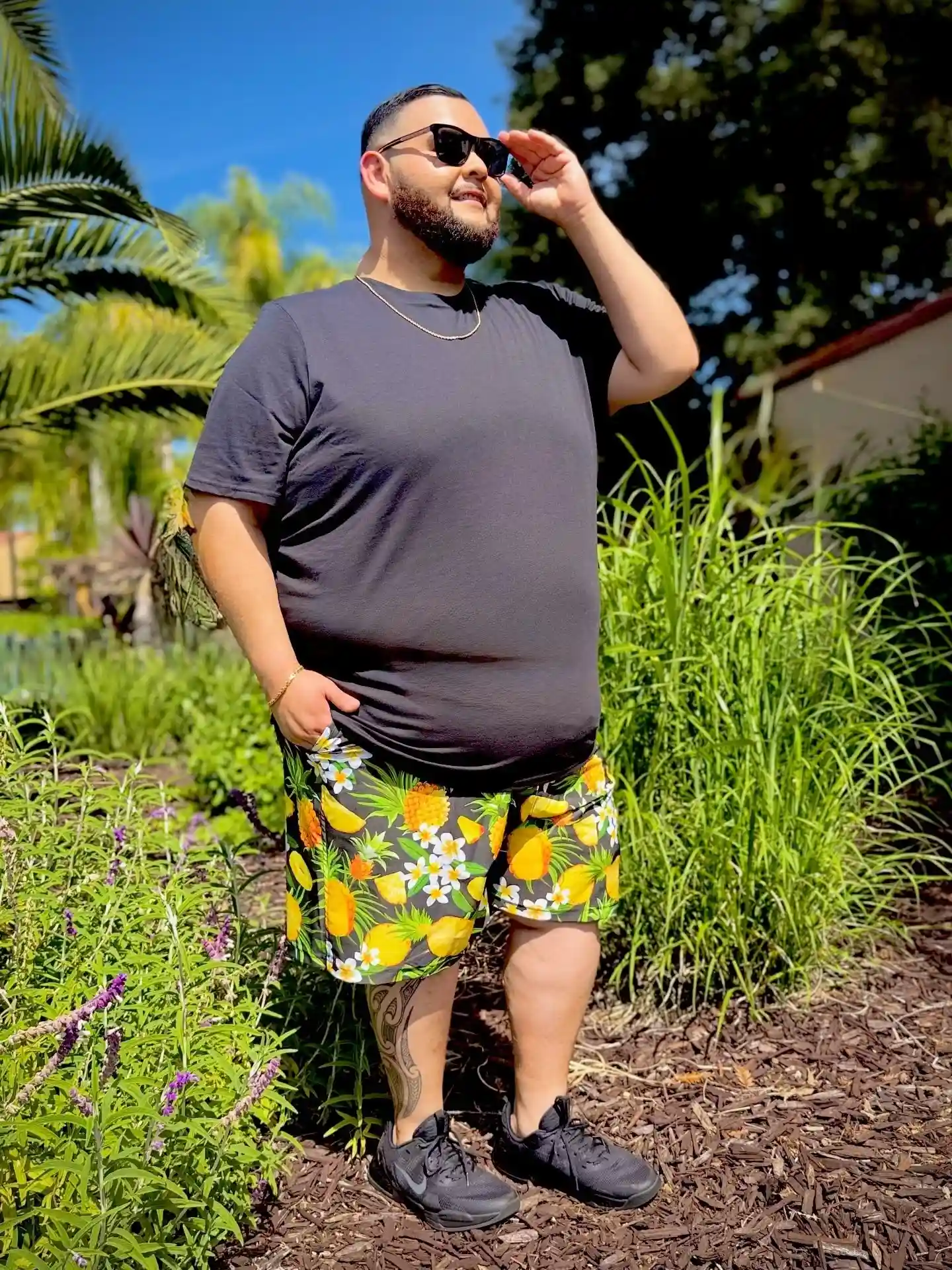 20 Vacation Outfits for Plus Size Men No One Tells You About 13 1. Solid Tee with Tropical Print Shorts