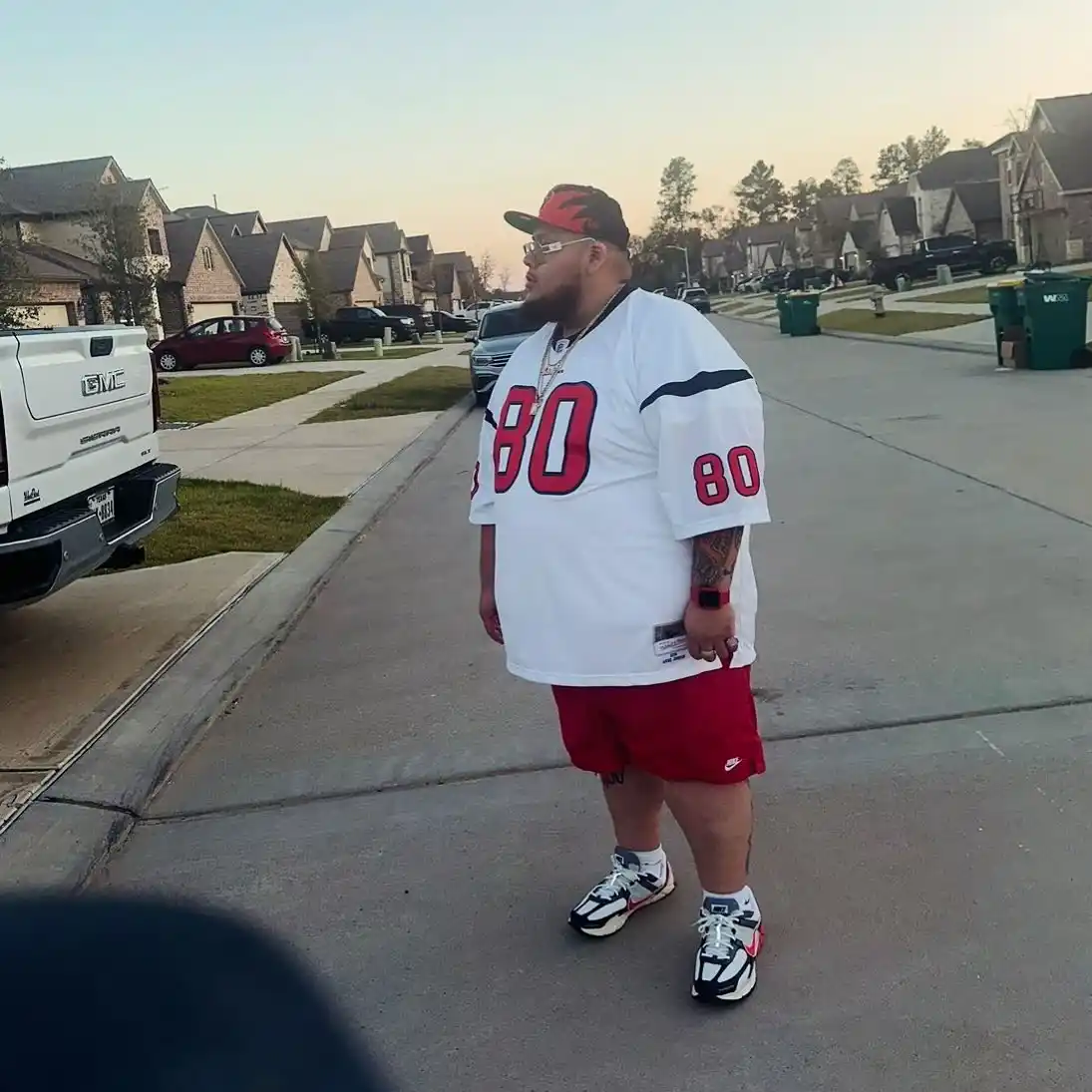 12 T-shirt Outfit Ideas for Plus Size Men That Actually Work 14 Let the Jersey Set the Color, Then Match One More Piece