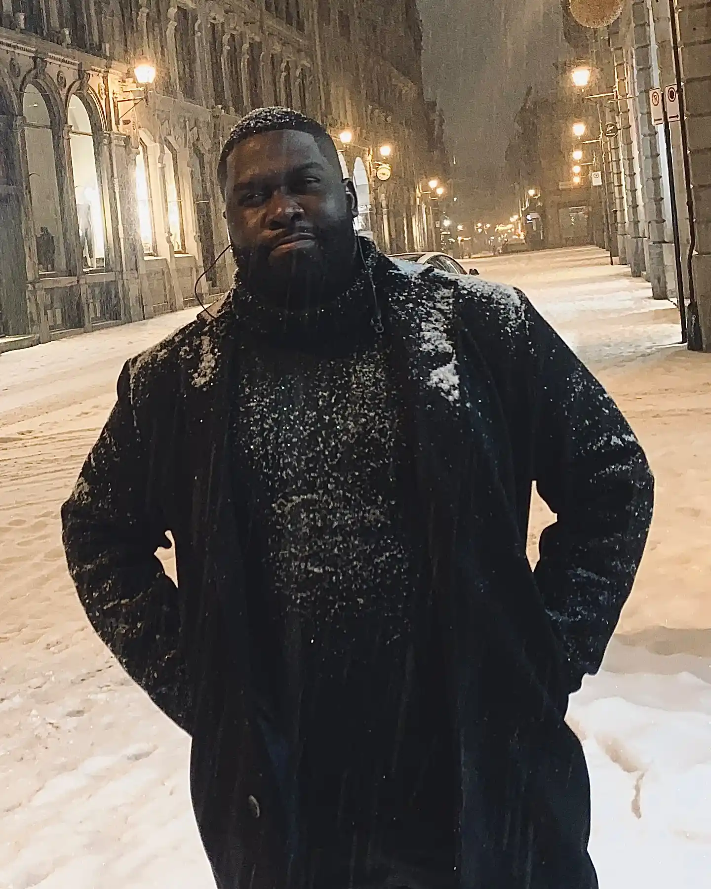 21 Winter Outfit Ideas for Plus Size Men That Actually Work 14 2. Long Black Overcoat in Heavy Snowfall