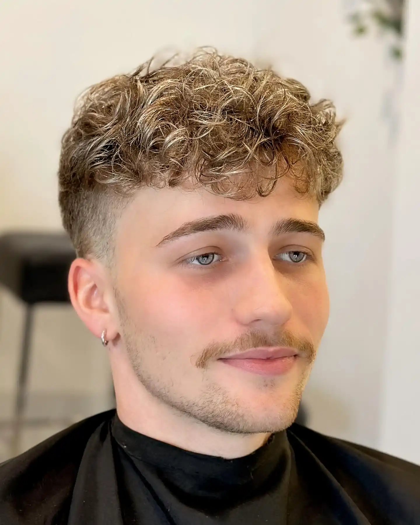 20. Highlighted Curl Crop With Blonde Money Piece