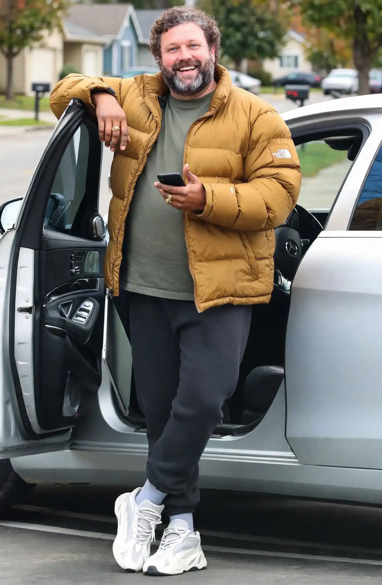 21 Winter Outfit Ideas for Plus Size Men That Actually Work 22 11. Mustard Puffer Jacket with Grey Joggers