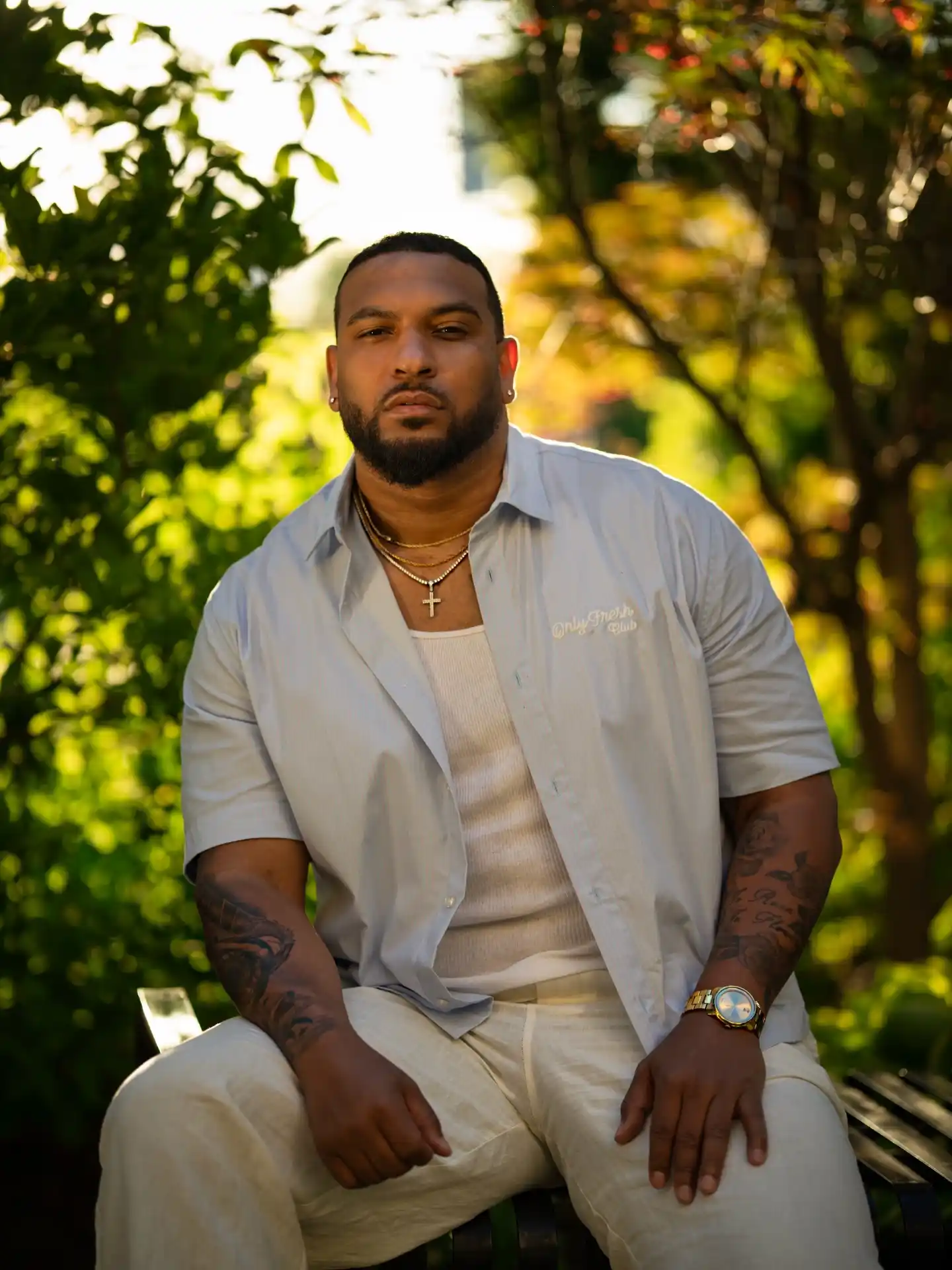 18 Big Guy Fashion Ideas Worth Saving Right Now 14 13. Layer A Tank, A Shirt, And Jewelry For Warm Weather Nights