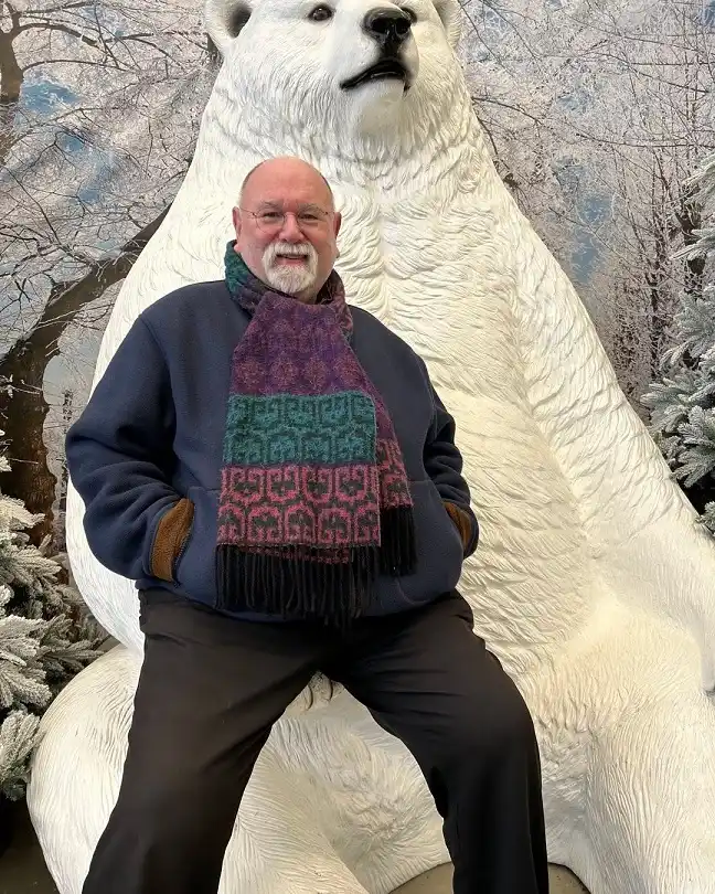 15 Christmas Party Outfits for Plus Size Men That Actually Work 7 Navy Fleece With a Bold Knit Scarf