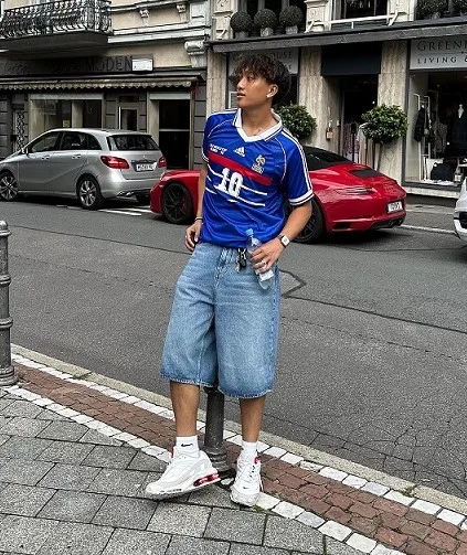 17 Soccer Jersey Streetwear Outfit Ideas for Men 9 Retro France 98 Shirt with Denim Jorts