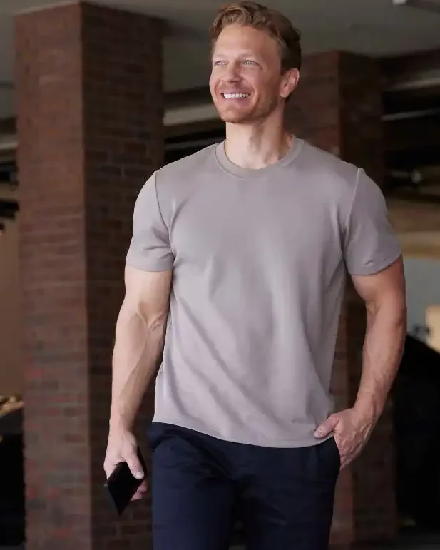 How to Layer Outfits for Men’s Travel So Clothes Don’t Wrinkle 2 Why Traditional Folding Ruins Your Clothes
