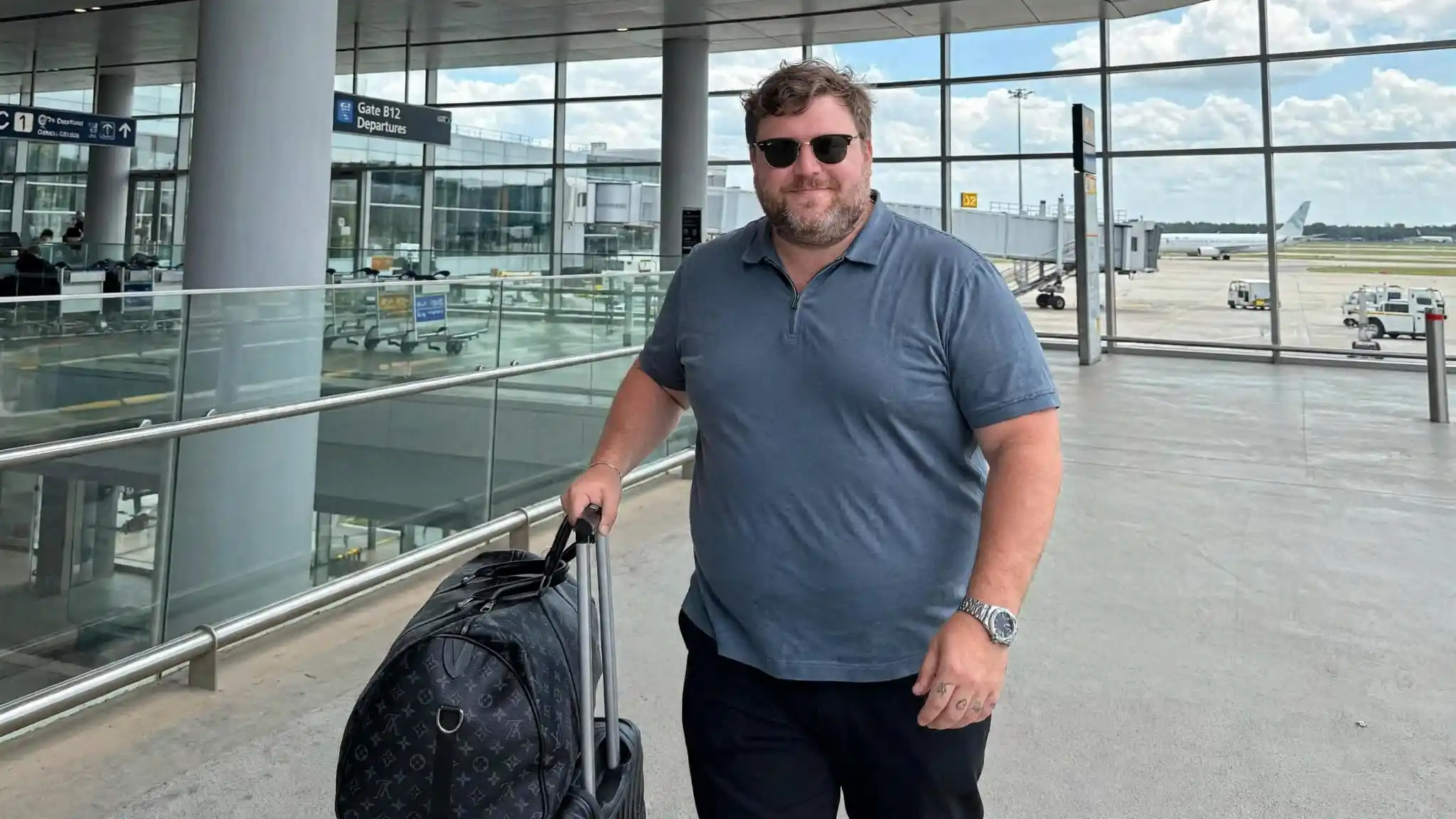 15 Airport Outfits for Plus Size Men That Actually Work