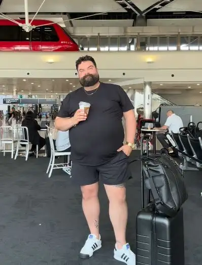 All Black Tee and Shorts for a Sticky Summer Layover
